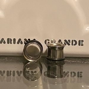 Tunnels for stretched piercings